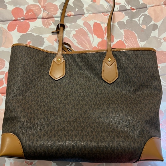 COPY - Michael Kors Large Tote Bag - Picture 3 of 5